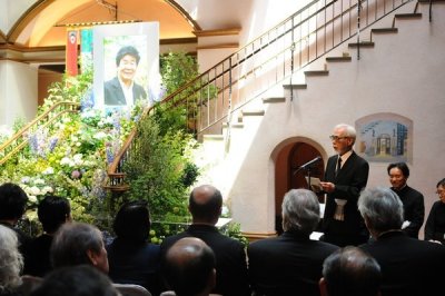 ​宫崎骏爆哭告别好友高畑勋！念悼词几度哽咽