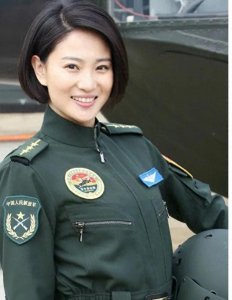 ​侯梦莎：脱下军装的她，美丽与实力并存，网友惊叹不已