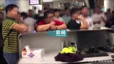 ​航班延误要求下跪事件来龙去脉 航班延误工作人员为什么被要求下跪