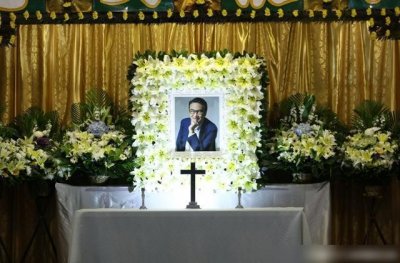 ​吴孟达葬礼举行，周星驰现身送别