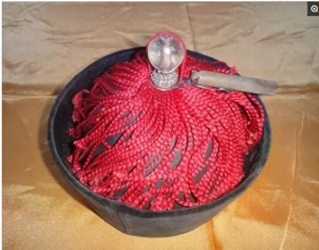 清代官员帽子最高处那颗“顶珠”，到底有多值钱？