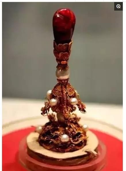 清代官员帽子最高处那颗“顶珠”，到底有多值钱？