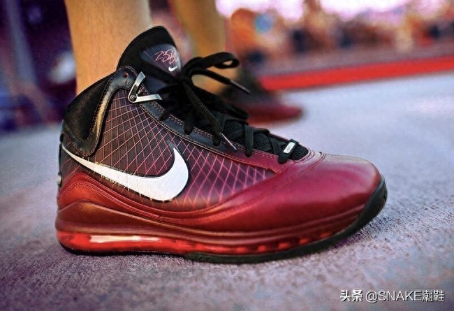 经典圣诞大战鞋款!LeBron 7“Christmas”下月回归