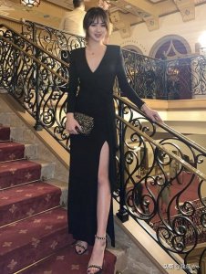 ​华为总裁21岁小女儿火了穿开叉裙闪耀全场，不愧是“最美千金”