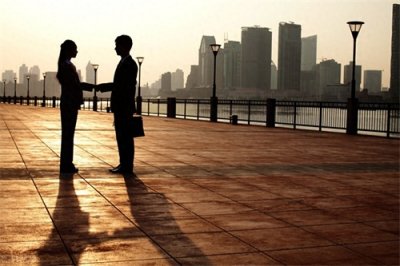 ​亲人过世发朋友圈的人，是什么心理？人性的复杂，令人猜不透