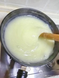 ​夜市上香味扑鼻的炒凉粉在家里也可以做，简单好学，味道一点不差