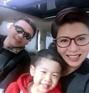 ​杭天琪9次上春晚，40岁二婚嫁小13岁男友，高龄产子婆婆痛哭道歉