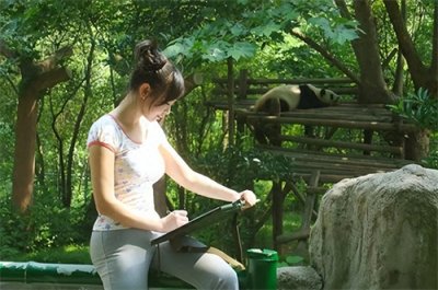 ​李勤：为了艺术担任父亲的模特，大尺度作品引人魂牵梦萦