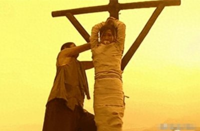 ​酷刑“点天灯”有多残忍？他是首个被点天灯的人，尸体连烧了三天