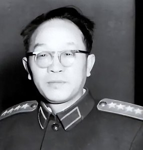 ​1952年，黄克诚大将的岳父被判处枪决，他为何选择“见死不救”？