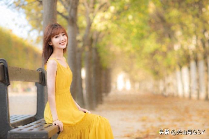 毛晓彤，《甄嬛传》中“瑛贵人”的扮演者，清纯秀丽、甜美可爱