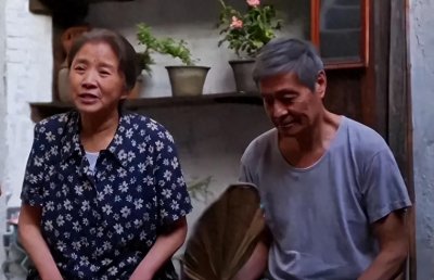 ​原来他们是夫妻，因戏生情恩爱40年，演完《小巷人家》终于红了