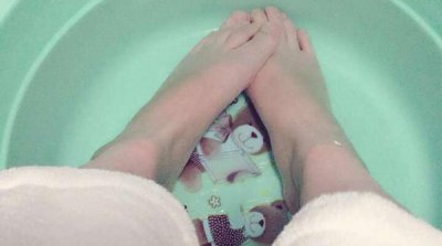 ​泡脚的最佳时间和温度（泡脚跑多长时间对身体好）