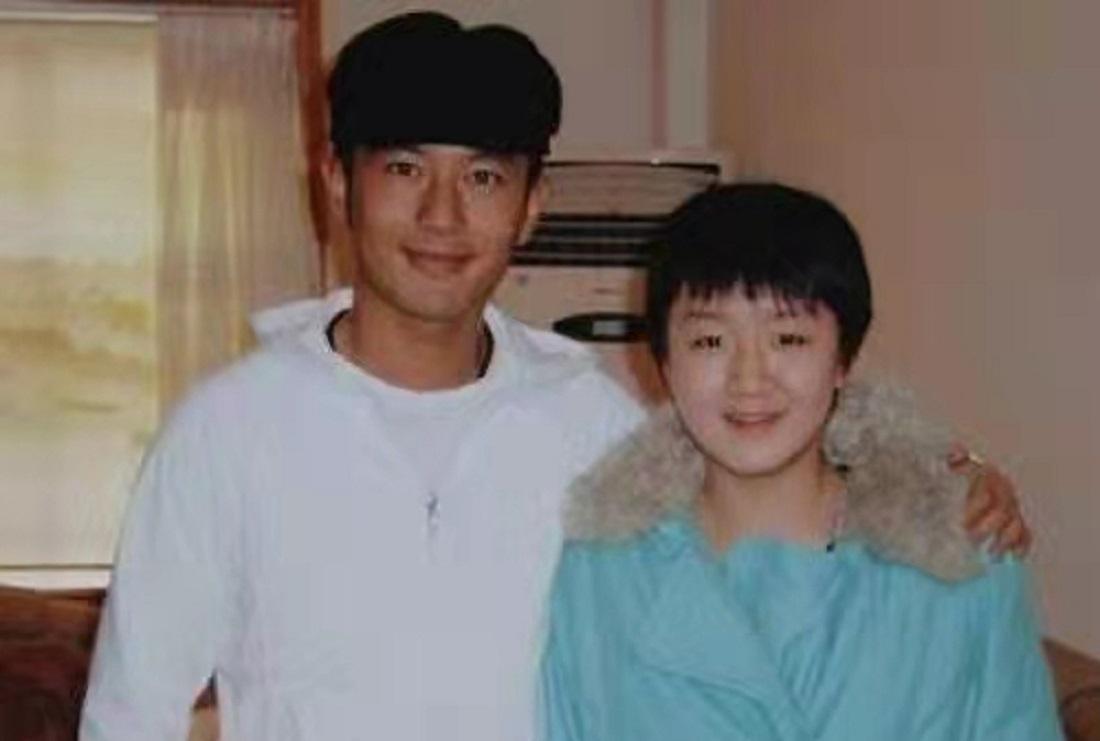 乒乓球运动员陈梦和演员黄晓明是什么关系（陈梦和黄晓明什么关系）