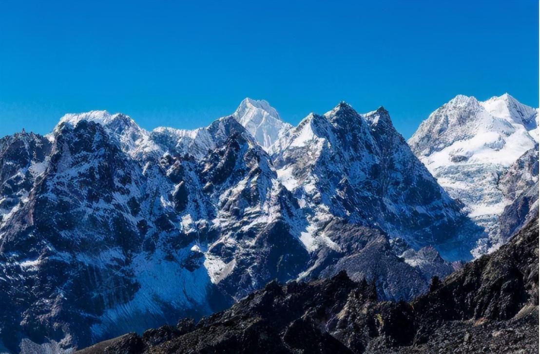珠穆朗玛峰最近的高度(珠穆朗玛峰在什么地方)(图2) 珠穆朗玛峰最近的高度(珠穆朗玛峰在什么地方)(图2)