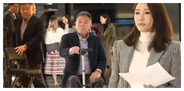 黎姿罕见晒全家福，45岁弟弟坐轮椅，好友蔡少芬惊喜评论