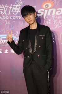 ​许嵩与汪苏泷粉丝互怼，你以为是为一张海报？这才是事情的真相！