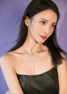 ​南航空姐私照被网曝：害了自己，还是害了别人？