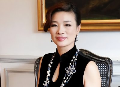 ​巨贪前夫前脚入狱，转身嫁给周立波的女富豪胡洁，如今怎么样？