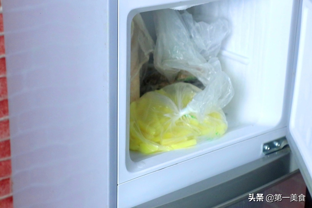 薯条怎么炸好吃又脆（家常炸薯条做法教程）