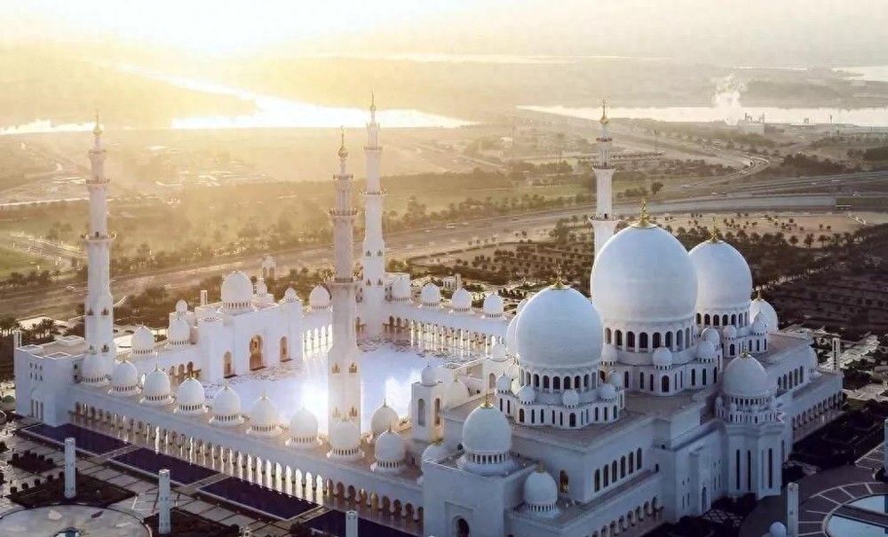 传递石材之美：阿布扎比大清真寺