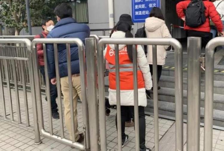 上海地铁一号线早高峰拥挤时间段「限流第一天上海早高峰最繁忙的地铁站是这样的」