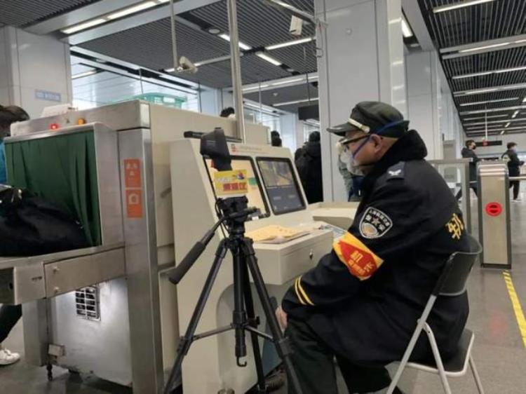 上海地铁一号线早高峰拥挤时间段「限流第一天上海早高峰最繁忙的地铁站是这样的」