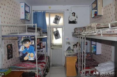 ​大学男生在宿舍讨论什么