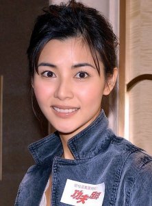 ​蒙嘉慧：原生家庭坎坷，40岁嫁给郑伊健选择丁克，48岁依旧很美