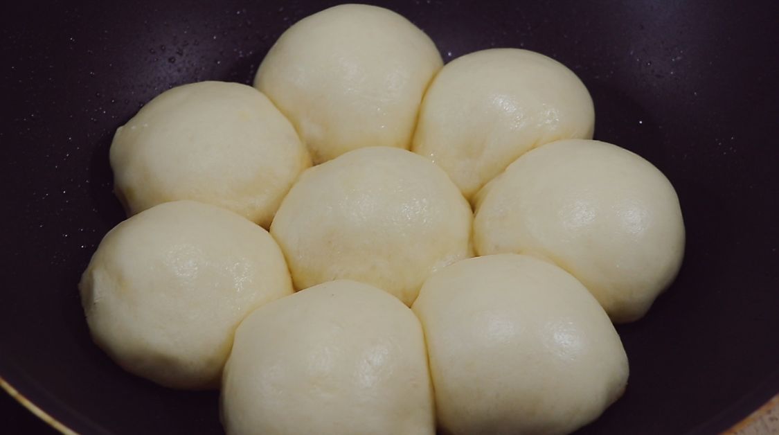 焖馒头的做法大全家常便饭（教你1招蒸出蓬松香软的馒头）