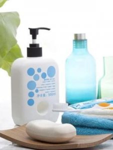 ​洗澡用什么(洗澡用什么洗对皮肤好)