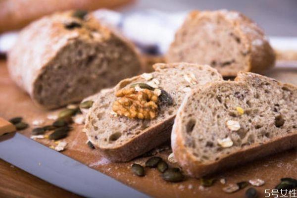 黑麦面包蛋白质高吗 黑麦的营养价值