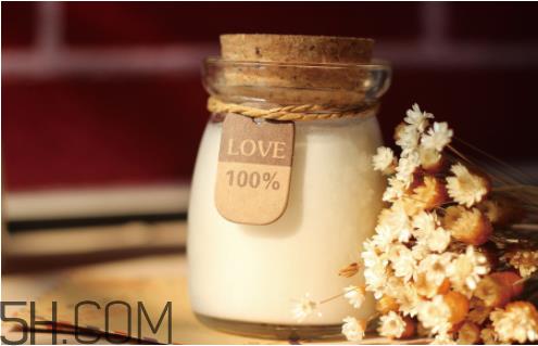 牛奶和什么水果一起吃？牛奶保质期一般多久？