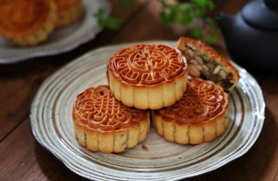 ​教你做五仁月饼，详细配方告诉你，表皮酥软不开裂，简单又好吃