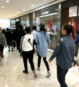 ​网友商场偶遇蒋欣 被她的减肥成果吓到了