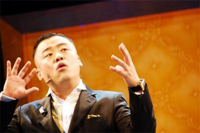 ​周立波持枪涉毒案在美开审 当庭拒绝认罪