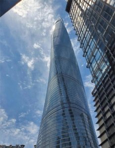​中国之巅：上海中心大厦，632米的云端奇迹＂