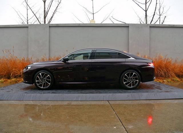 法系ds9是什么车（法系豪车DS924.99万起）(3)