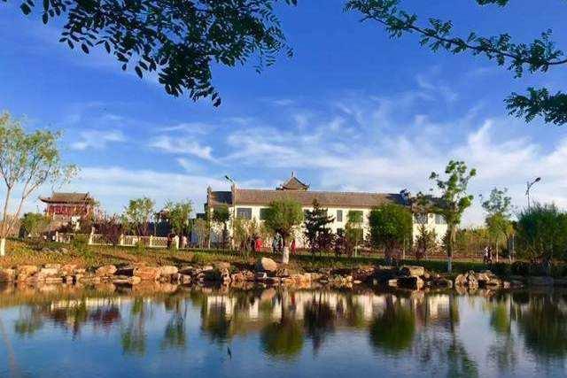 内蒙古有一个小镇，门票仅收60元，置身其间还以为到了乌镇