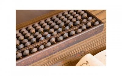 ​躺在病床上才知道，晚年拼的不是金钱，也不是儿女，而是这两个字