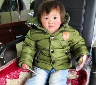 ​8年前，2岁中国弃婴谢湘君被一对美国夫妇收养后，如今怎么样了