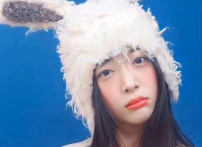 ​玫红色配什么颜色好看？玫红搭配黑色