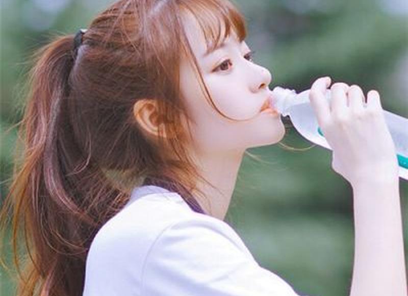 曾经亲爱的人，最后却像路人一样，曾经只是路人，现在却成了最多的人