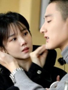 ​分手后之后的陈小纭真大胆！新造型身材超有料，捂着胸口也挡不住