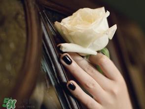 母亲节可以送白玫瑰吗?白玫瑰适合送什么人? 母亲节可以送白玫瑰吗?白玫瑰适合送什么人?