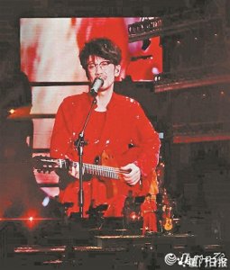 ​周传雄演唱会在厦收官，万人互动齐唱青春情歌