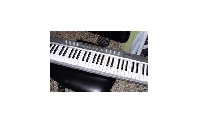 结婚前一晚新郎睡在哪里