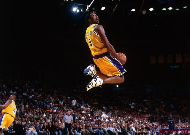 科比为什么换成24号球衣（8号球衣的科比与24号球衣的科比全面对比）(4)