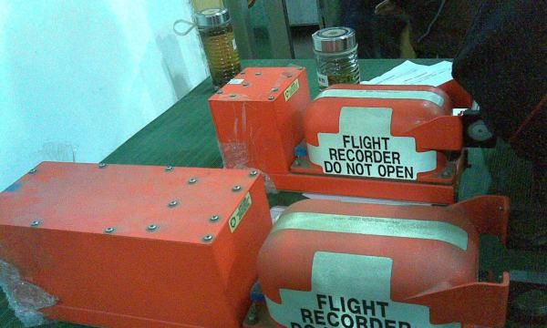 黑匣子颜色的作用,飞机的黑匣子是什么颜色的图2