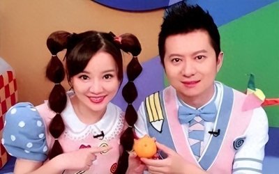 ​红果果：用宽松衣服遮挡孕肚，圣诞节当天在录制现场官宣怀上3胎